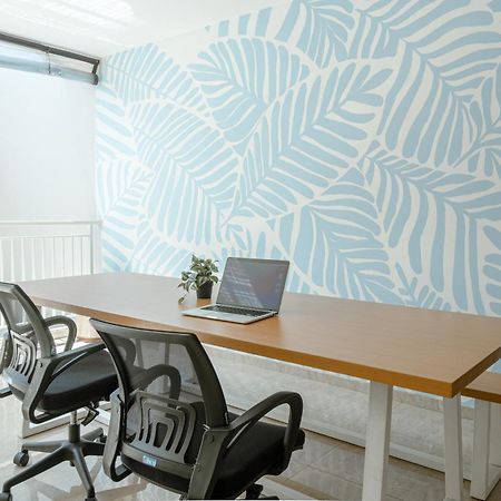 Bali Bustle Pararaton Coliving And Coworking Space Legian Εξωτερικό φωτογραφία