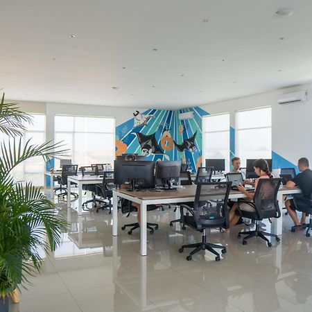 Bali Bustle Pararaton Coliving And Coworking Space Legian Εξωτερικό φωτογραφία