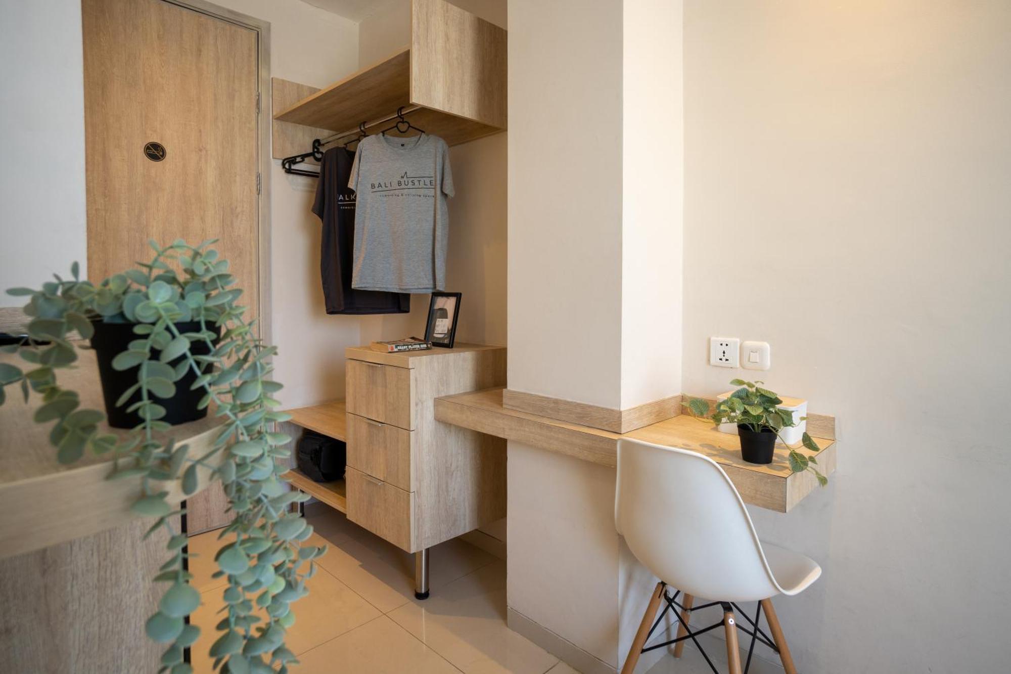 Bali Bustle Pararaton Coliving And Coworking Space Legian Εξωτερικό φωτογραφία