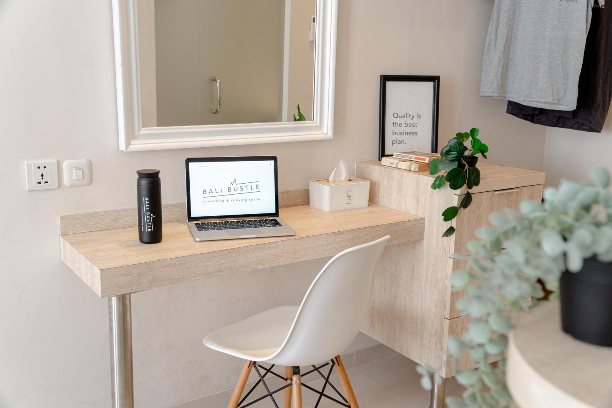 Bali Bustle Pararaton Coliving And Coworking Space Legian Εξωτερικό φωτογραφία